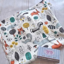 בד חיות יער צבעוניות רקע לבן