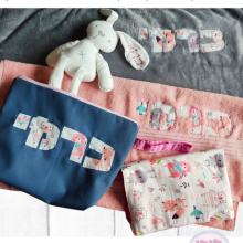 שמיכה, מגבת, נרתיק, ארנבון ומשטח החתלה